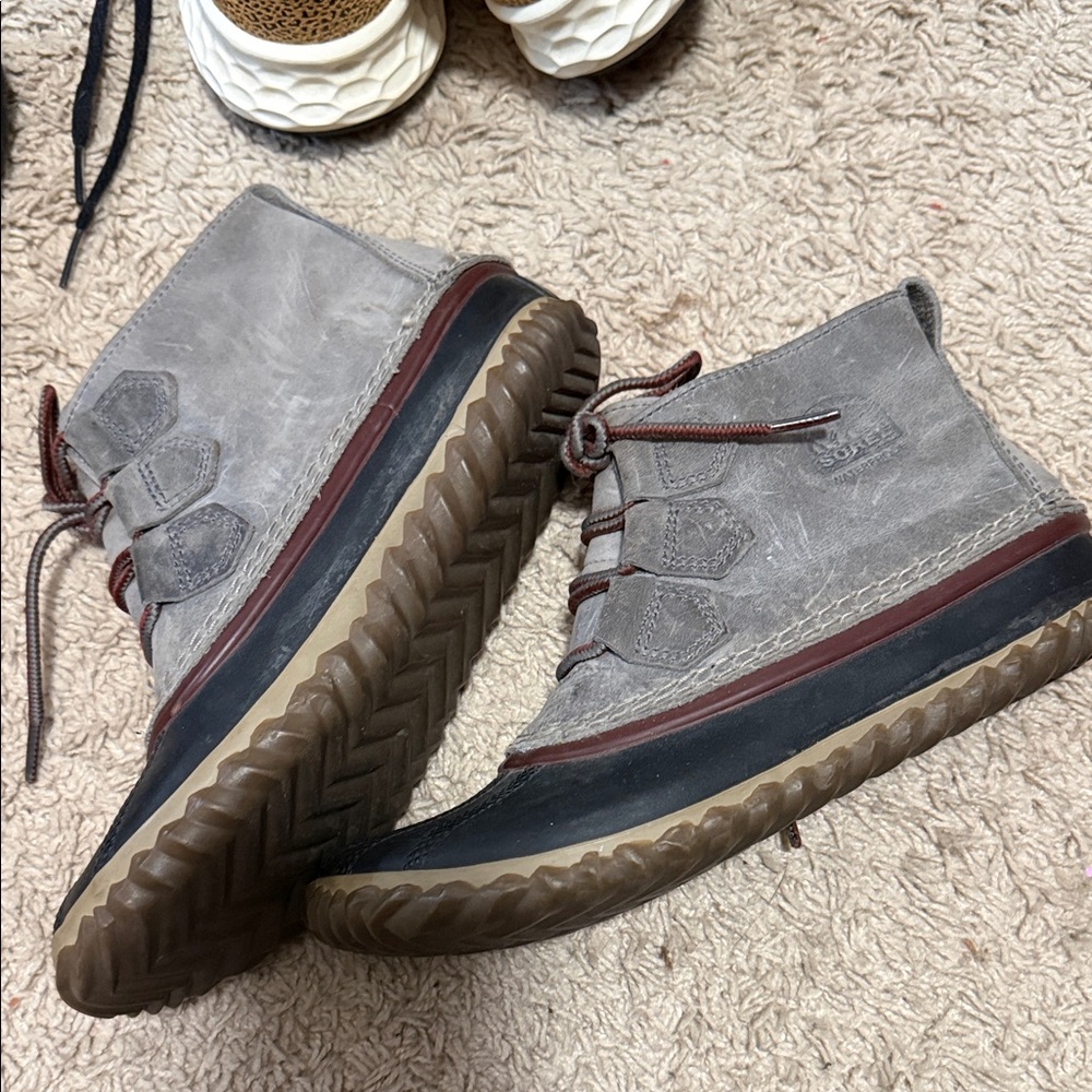 Sorel women’s out n about duck boots Gray and Tan Rain Boots